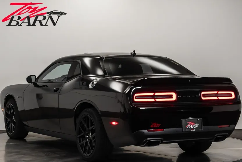 2015 Dodge Challenger R/T Plus Classic photo 1