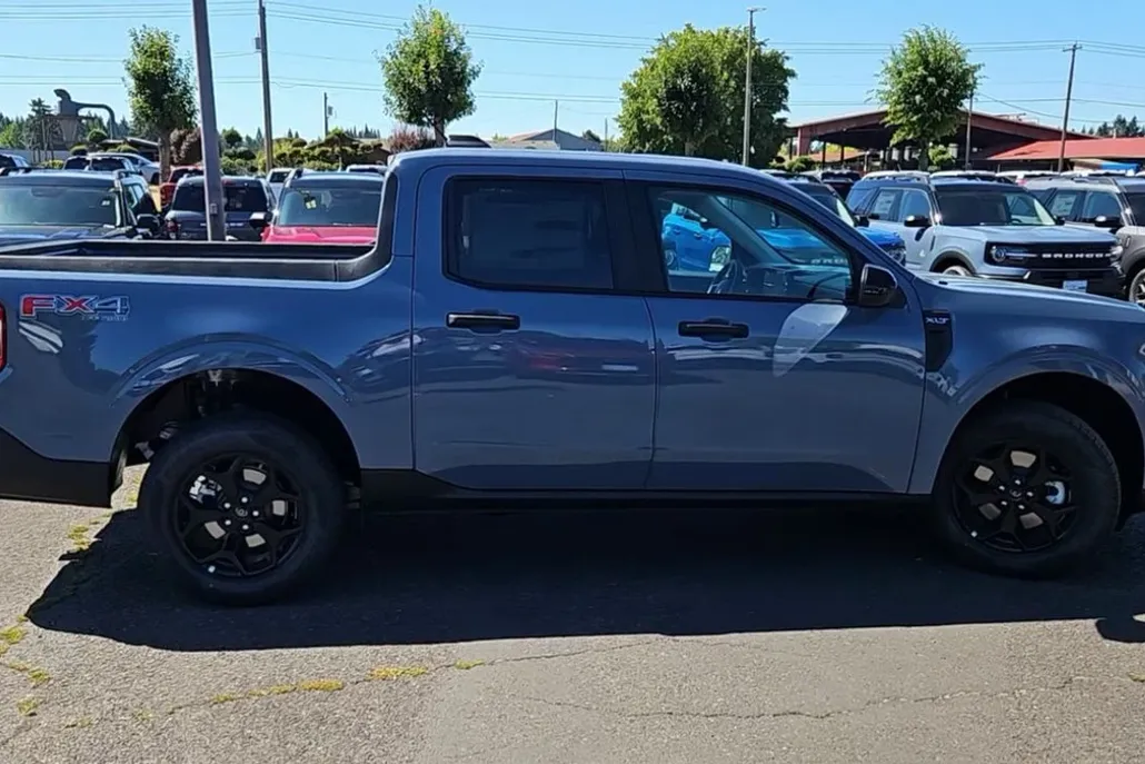 2025 Ford Maverick XLT photo 1