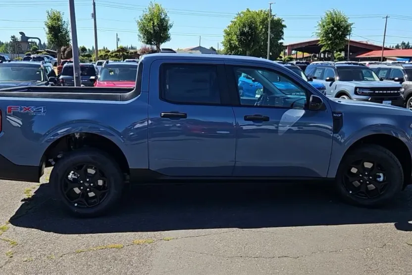 2025 Ford Maverick XLT photo 1