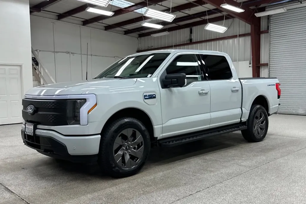 2024 Ford F-150 Lightning photo 1
