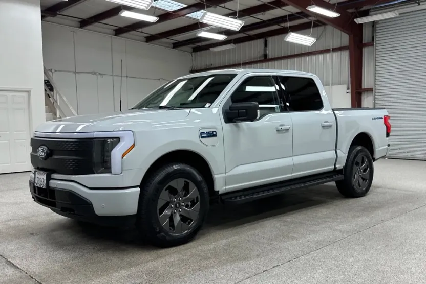 2024 Ford F-150 Lightning photo 1