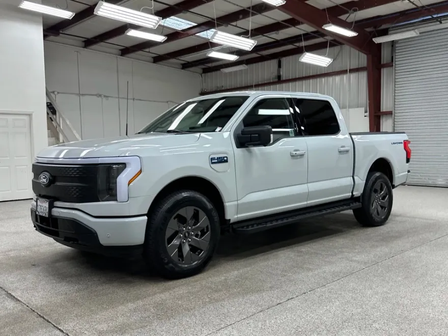 2024 Ford F-150 Lightning photo 1