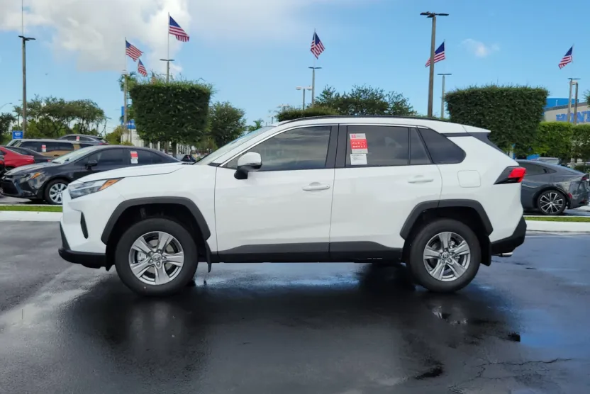 2025 Toyota RAV4 XLE photo 1