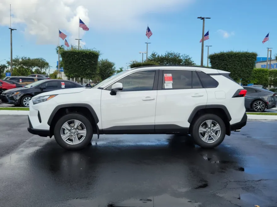 2025 Toyota RAV4 XLE photo 1