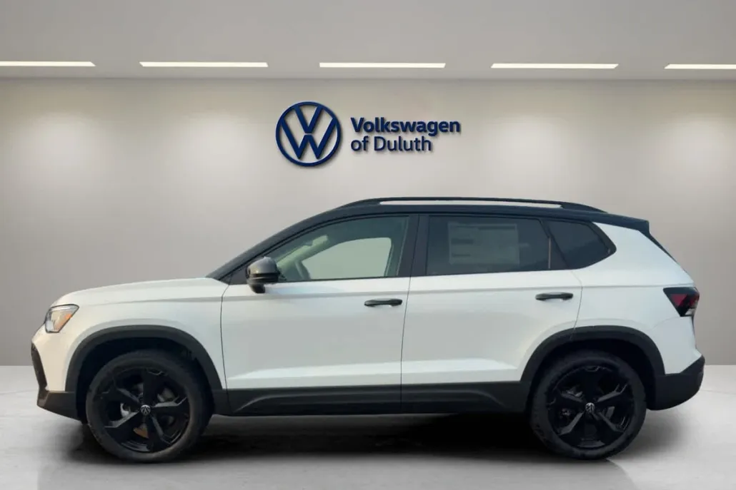 2025 Volkswagen Taos SE photo 1