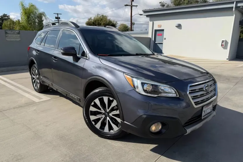 2015 Subaru Outback 2.5i Limited photo 1