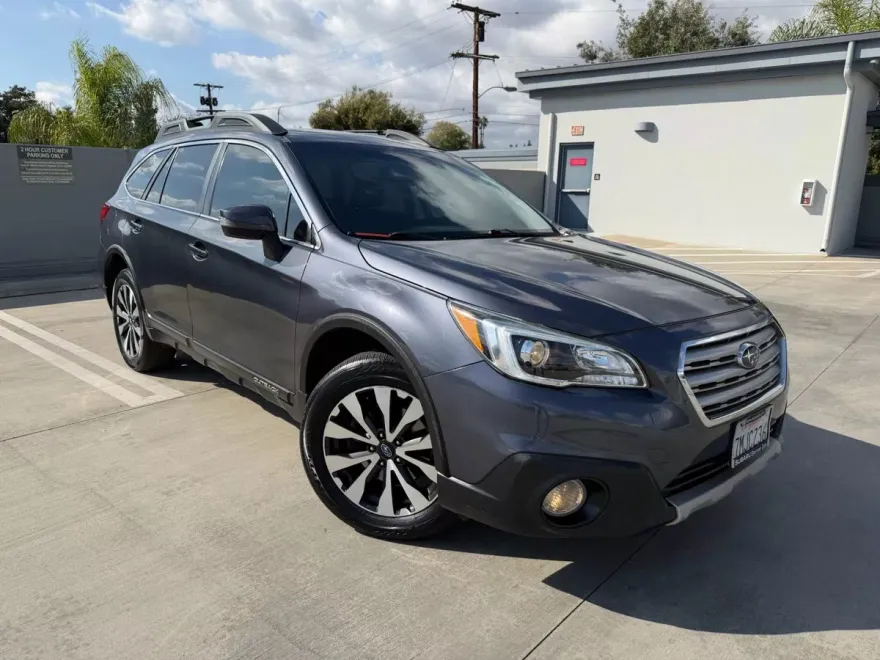 2015 Subaru Outback 2.5i Limited photo 1