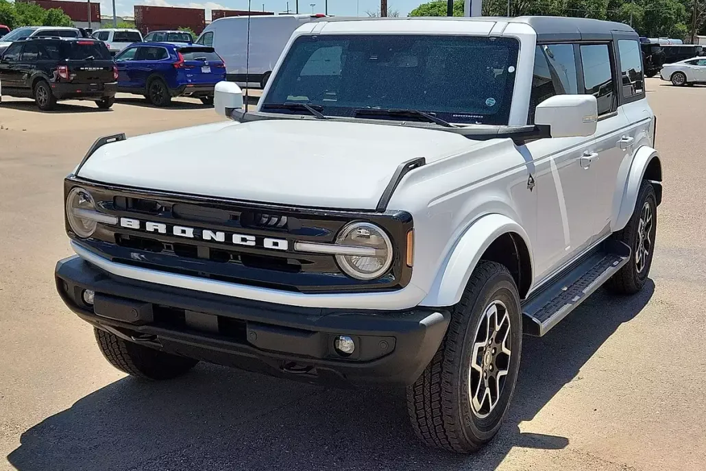 2025 Ford Bronco Outer Banks photo 1