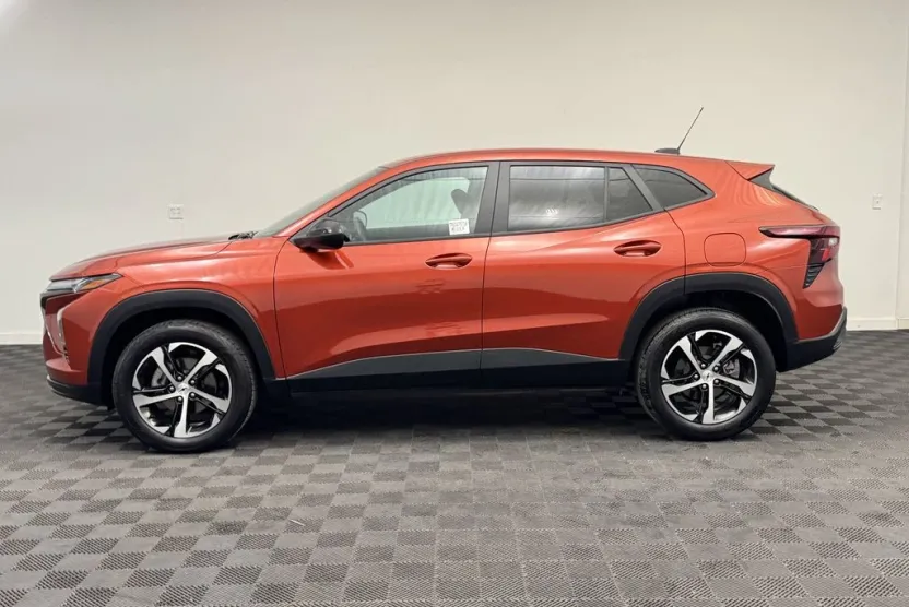 2024 Chevrolet Trax photo 1