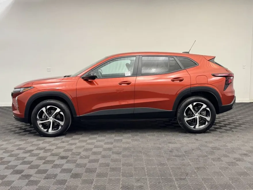 2024 Chevrolet Trax photo 1