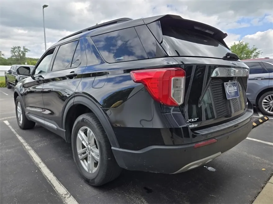 2023 Ford Explorer XLT photo 1
