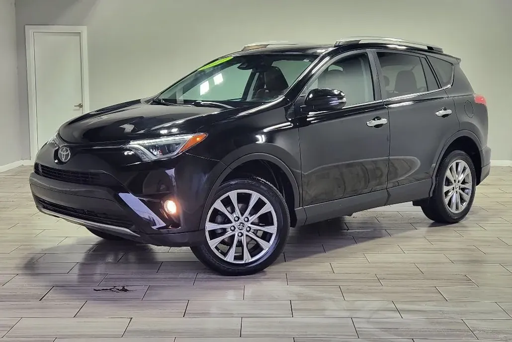 2017 Toyota RAV4 Limited photo 1