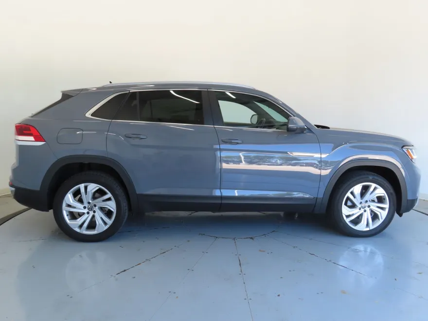 2020 Volkswagen Atlas Cross Sport SEL photo 1