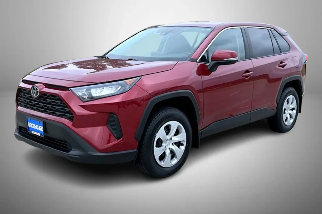 2022 Toyota RAV4 LE photo 1