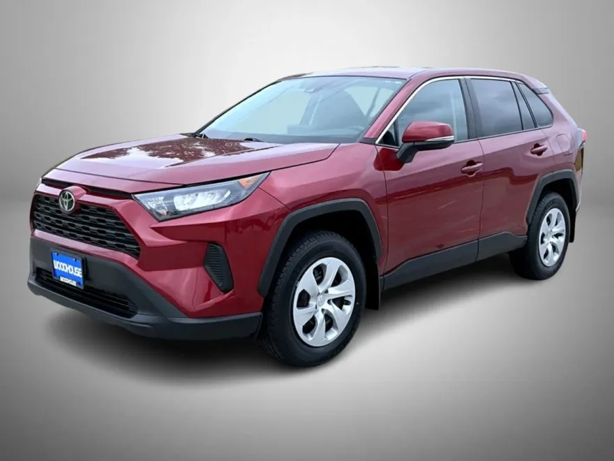 2022 Toyota RAV4 LE photo 1
