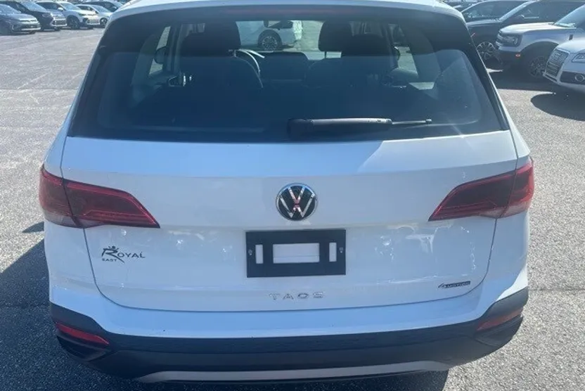 2024 Volkswagen Taos S photo 1