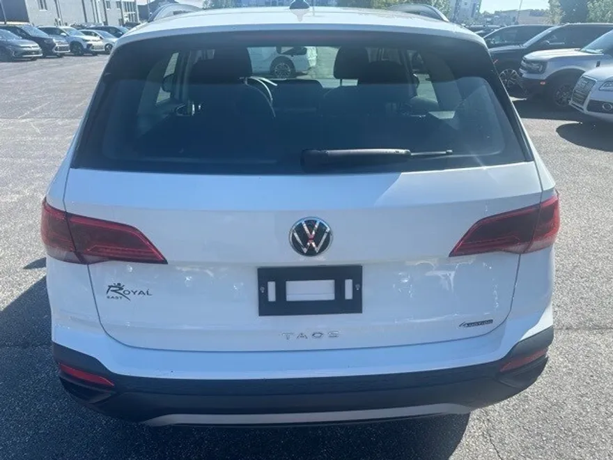 2024 Volkswagen Taos S photo 1