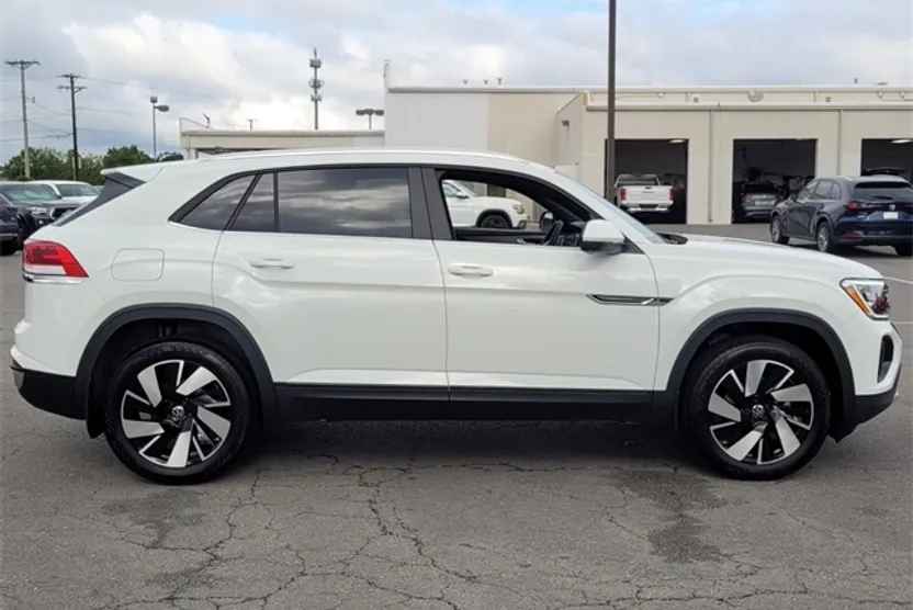 2024 Volkswagen Atlas Cross Sport SE Technology photo 1