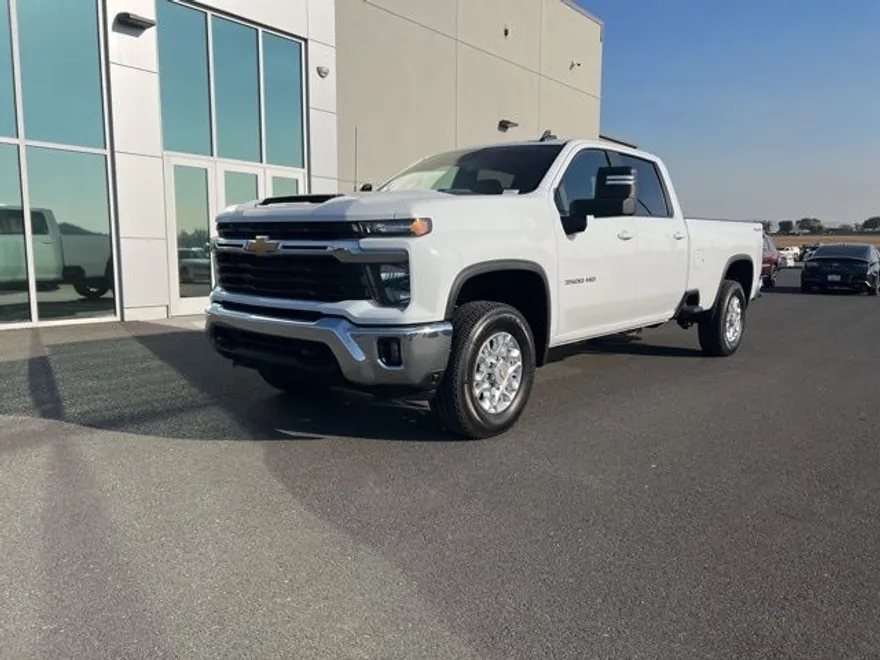 2024 Chevrolet Silverado 3500HD LT photo 1