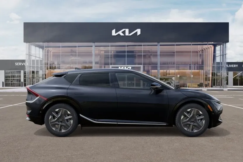 2025 Kia EV6 Light photo 1