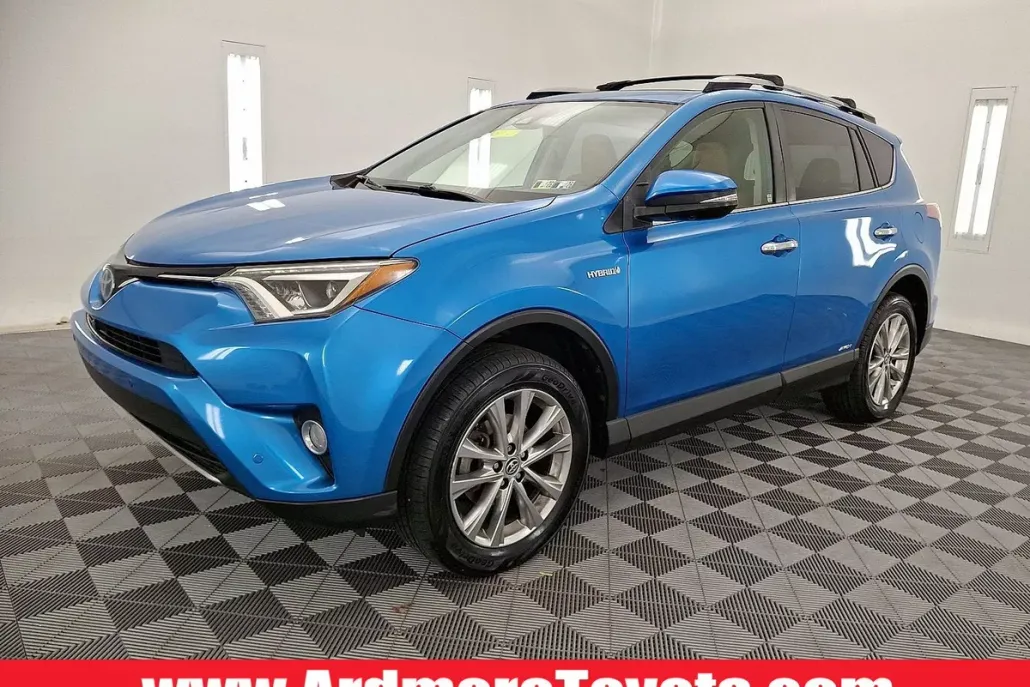 2017 Toyota RAV4 Hybrid Limited photo 1