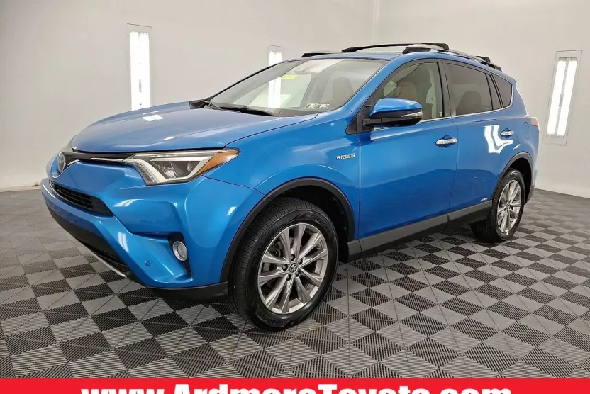 2017 Toyota RAV4 Hybrid Limited photo 1