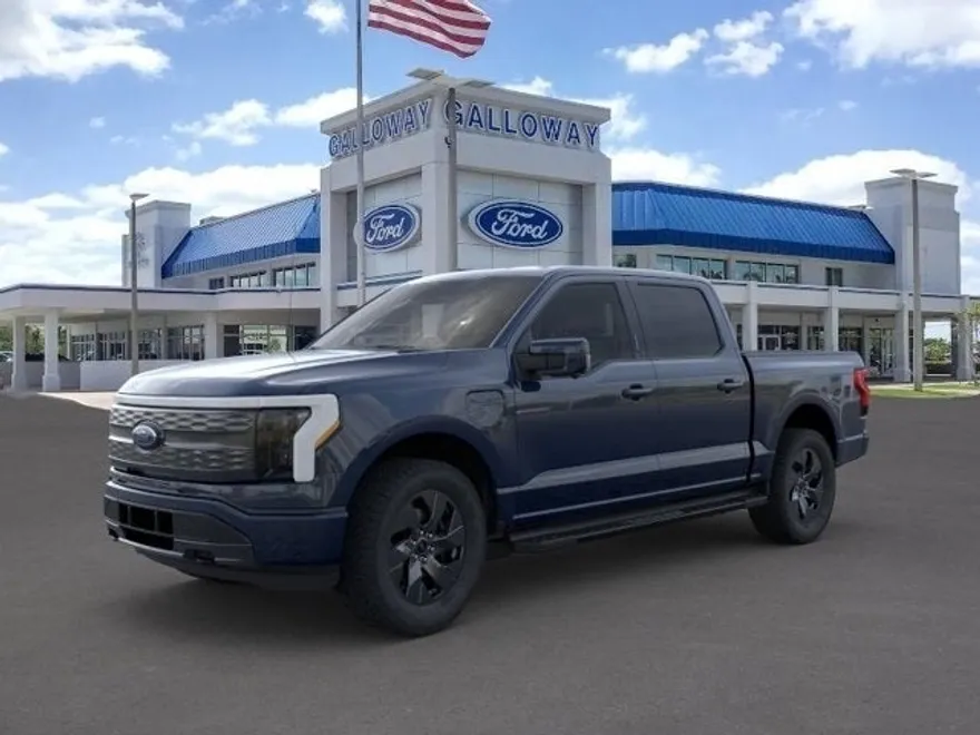 2023 Ford F-150 Lightning Lariat photo 1