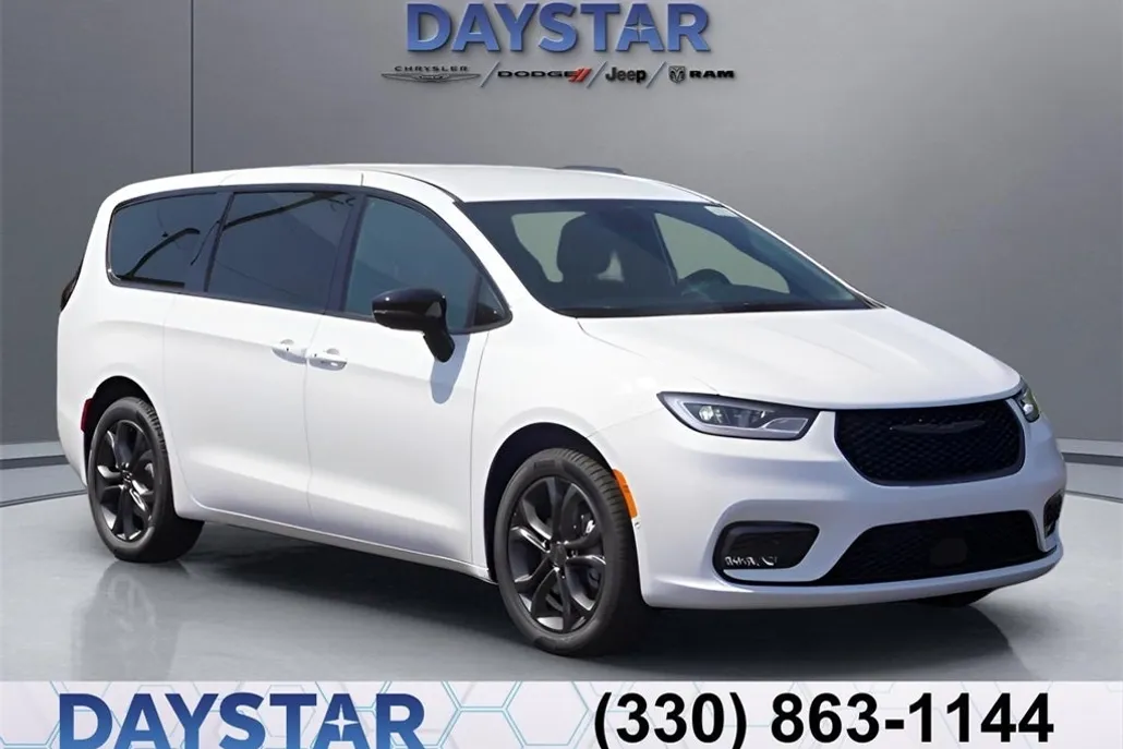 2026 Chrysler Pacifica photo 1