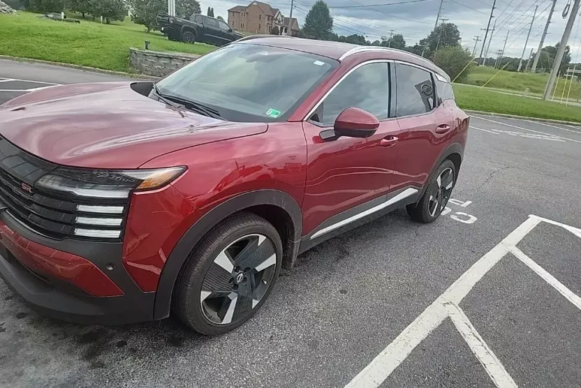 2025 Nissan Kicks SR photo 1