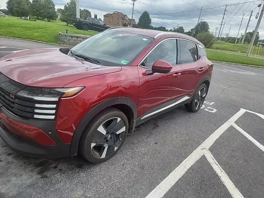 2025 Nissan Kicks SR photo 1