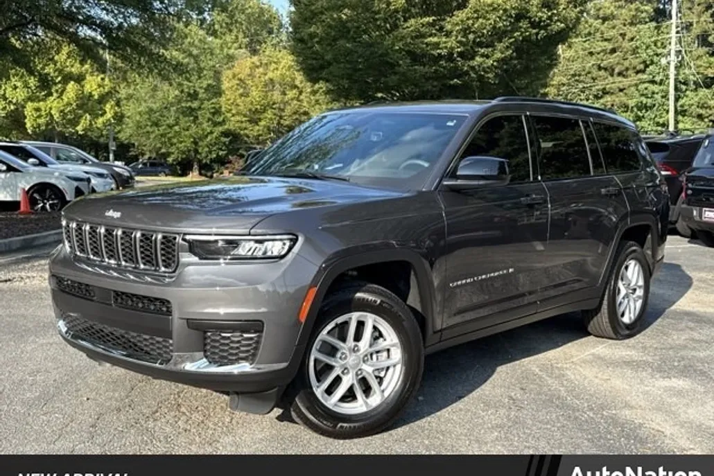 2025 Jeep Grand Cherokee Laredo Sport photo 1