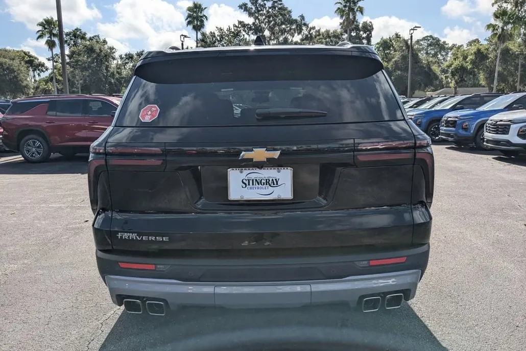 2025 Chevrolet Traverse photo 1
