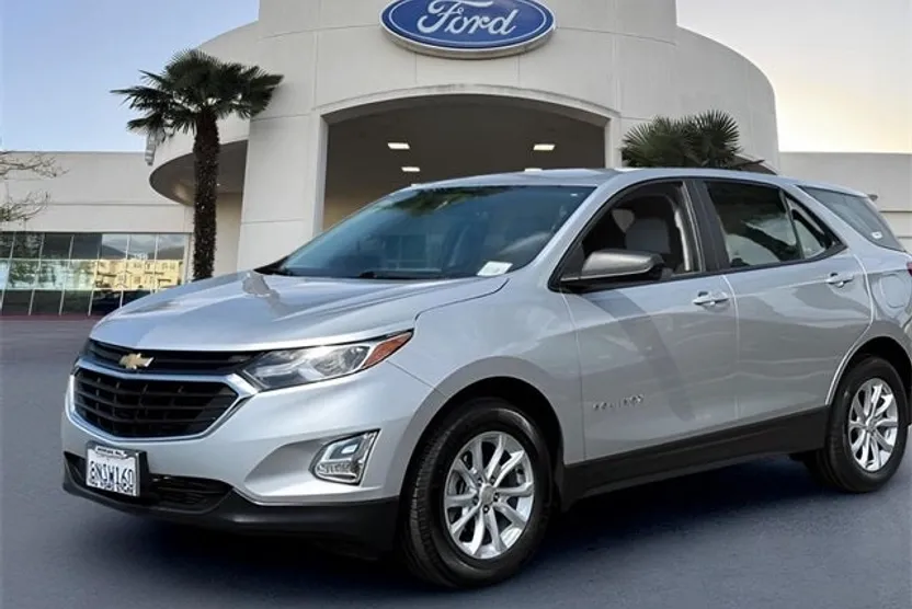 2020 Chevrolet Equinox LS photo 1
