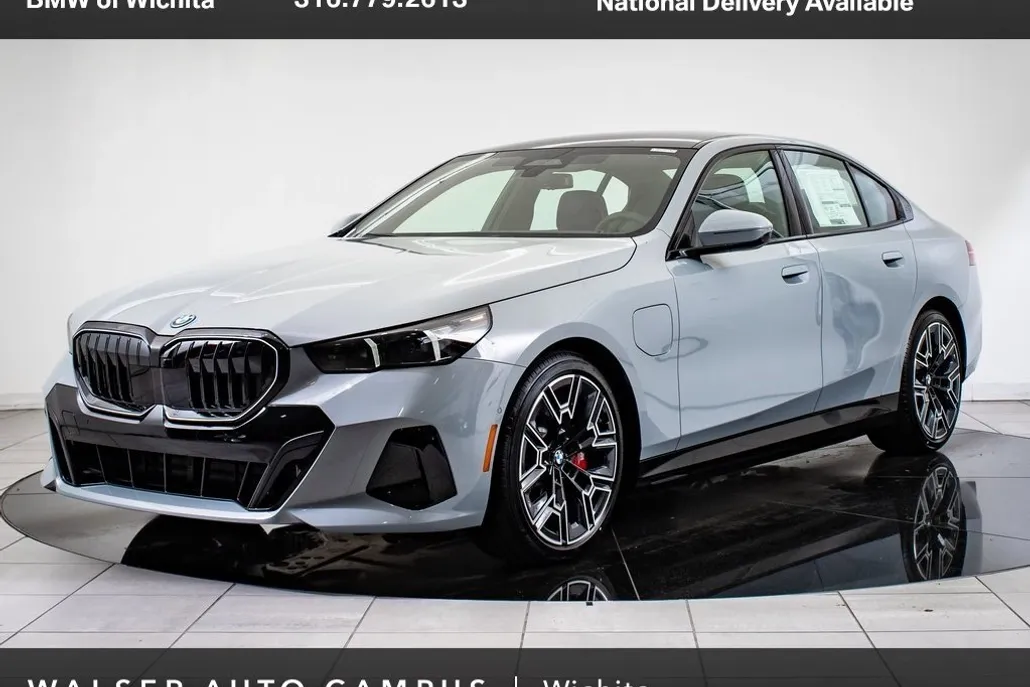 2026 Bmw 550e 550e xDrive photo 1
