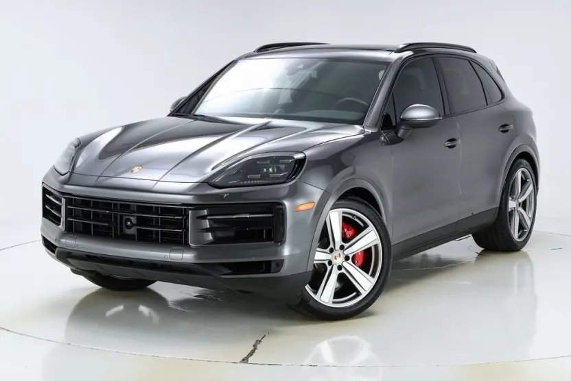 2024 Porsche Cayenne S photo 1