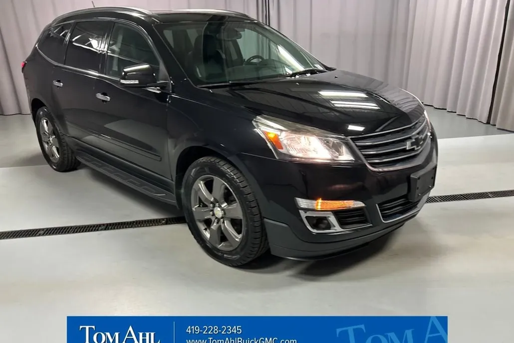 2017 Chevrolet Traverse 2LT photo 1