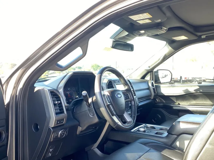 2021 Ford Expedition XLT photo 1