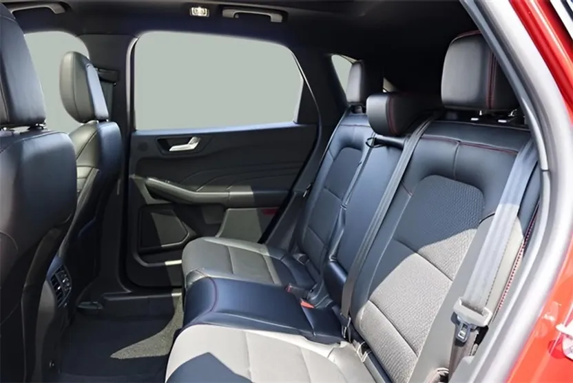 2025 Ford Escape Hybrid ST-Line Select photo 1
