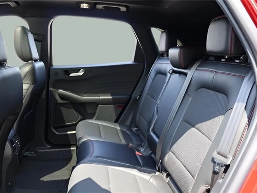 2025 Ford Escape Hybrid ST-Line Select photo 1