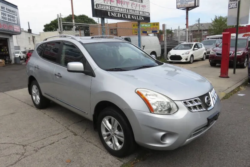 2012 Nissan Rogue SV photo 1