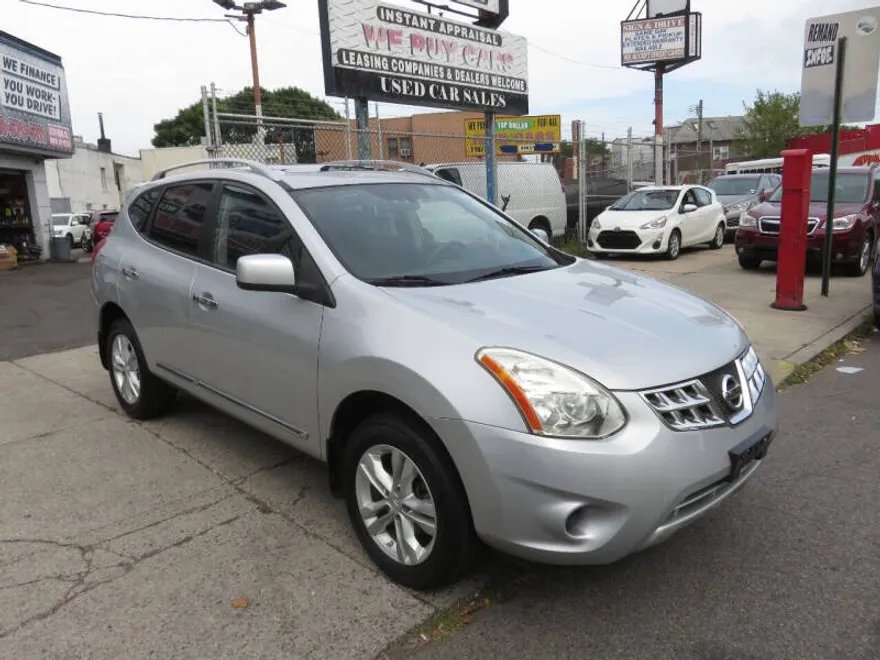 2012 Nissan Rogue SV photo 1