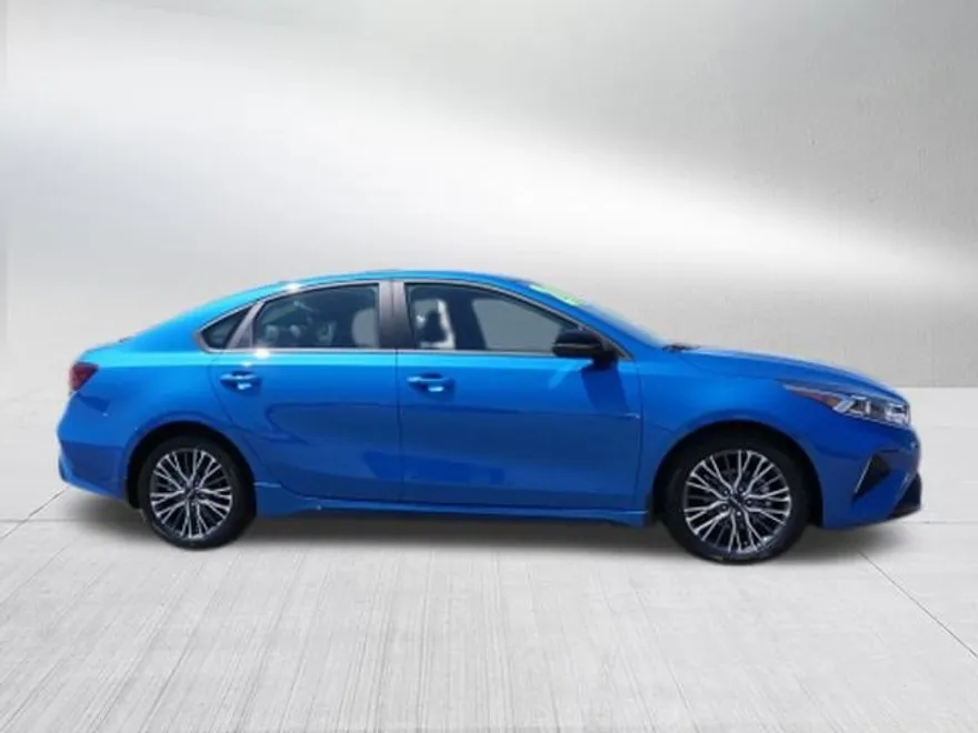 2024 Kia Forte GT-Line photo 1