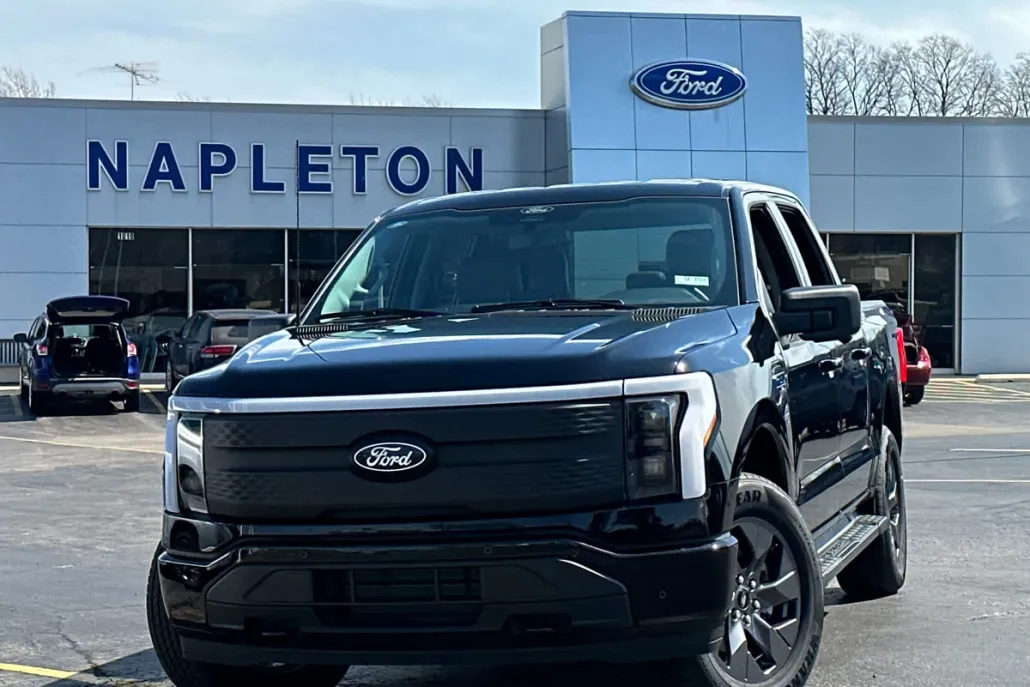 2025 Ford F-150 Lightning photo 1