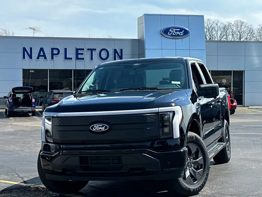2025 Ford F-150 Lightning photo 1