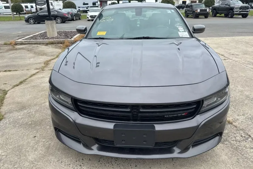 2019 Dodge Charger SXT photo 1