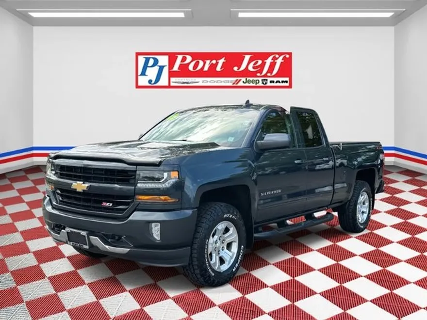 2018 Chevrolet Silverado 1500 LT photo 1