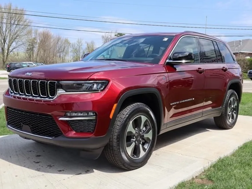 2025 Jeep Cherokee 4xe photo 1