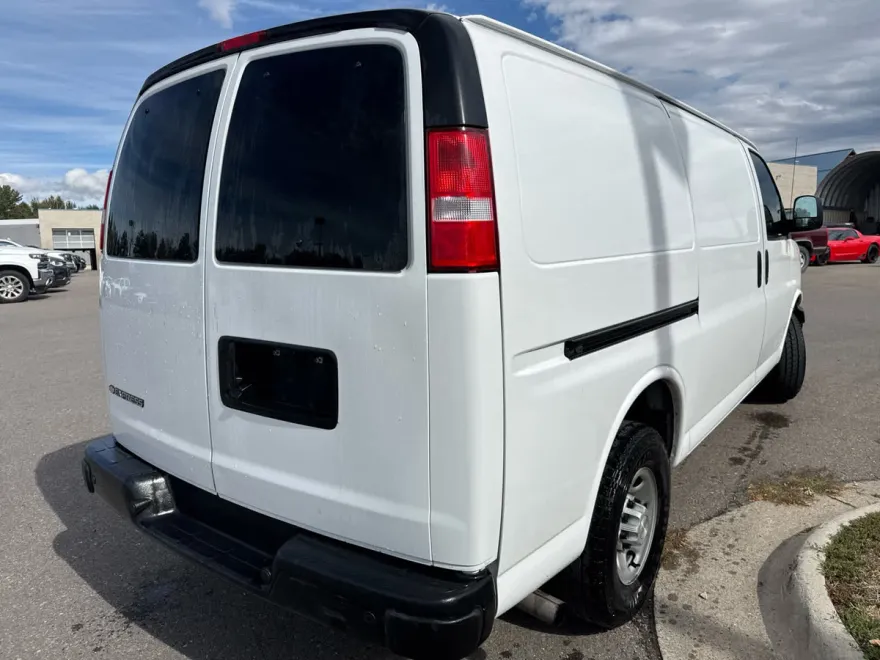 2024 Chevrolet Express Cargo 2500 photo 1