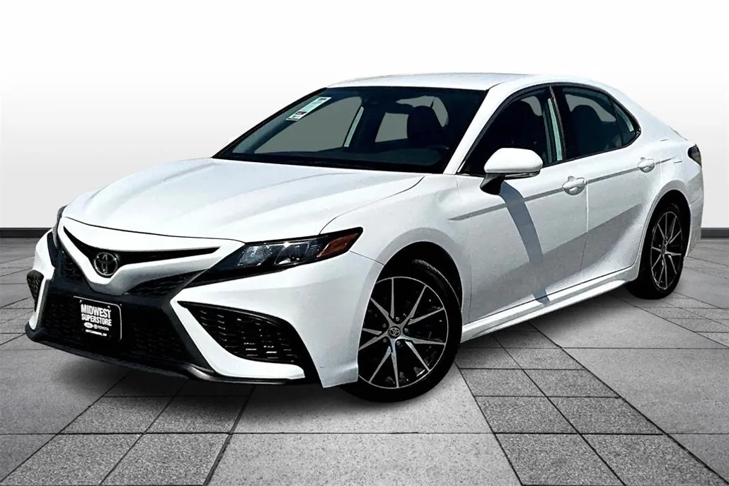 2023 Toyota Camry SE photo 1