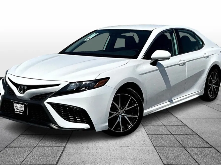 2023 Toyota Camry SE photo 1